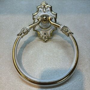 Vintage French Provincial Round Towel Rack